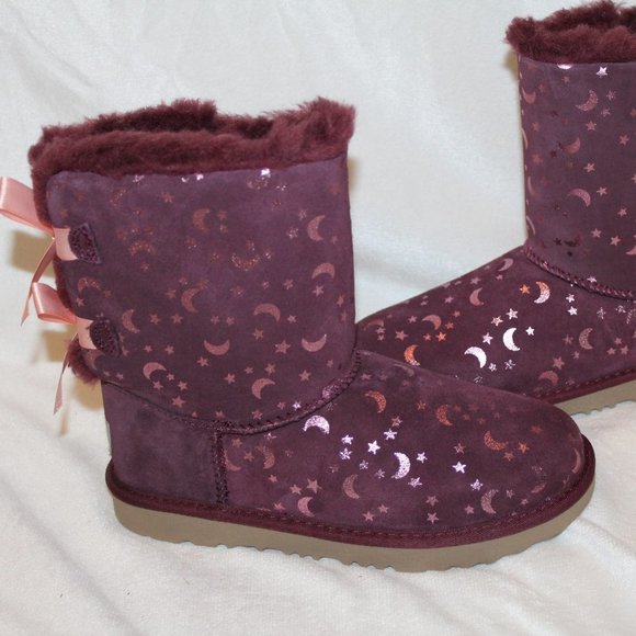 NIB UGG YOUTH 4 WOMEN'S 6 BAILEY BOW MOON AND STARS METALLIC CLASSIC SHORT BOOTS - Picture 3 of 8